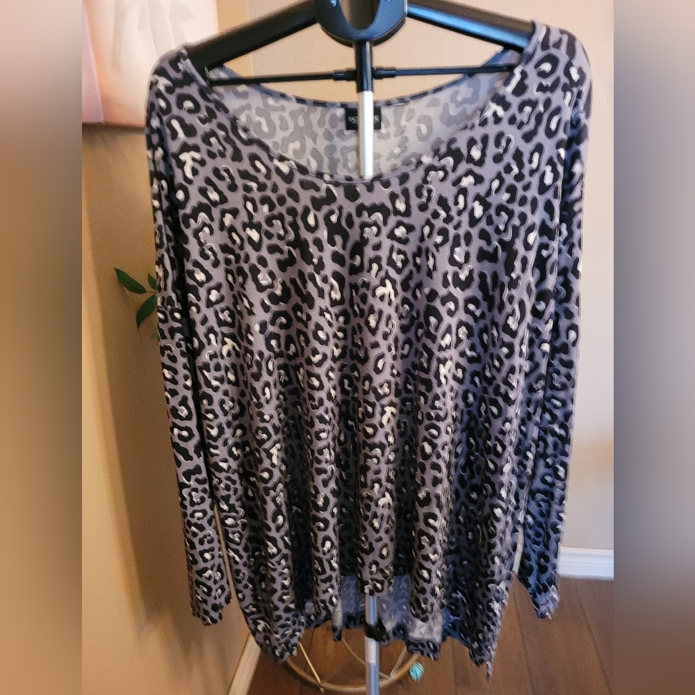 Rachel Zoe Plus Gray Leopard Print Long Sleeve Top